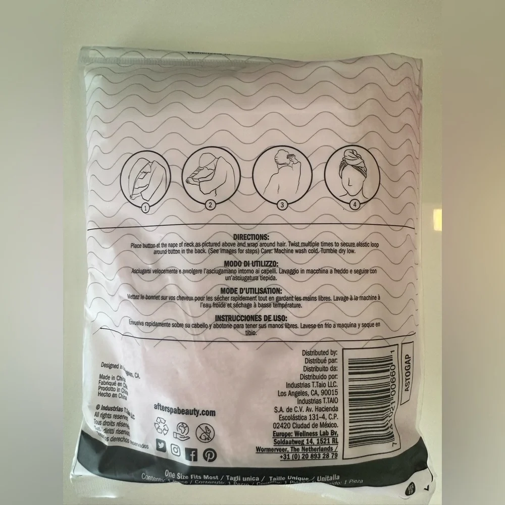 Marc Jacobs YOUTHQUAKE Pink Afterspa Hair Towel and Hand Mask